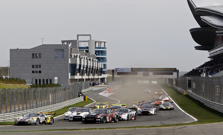 Nissan GT-R Race Scene Picture